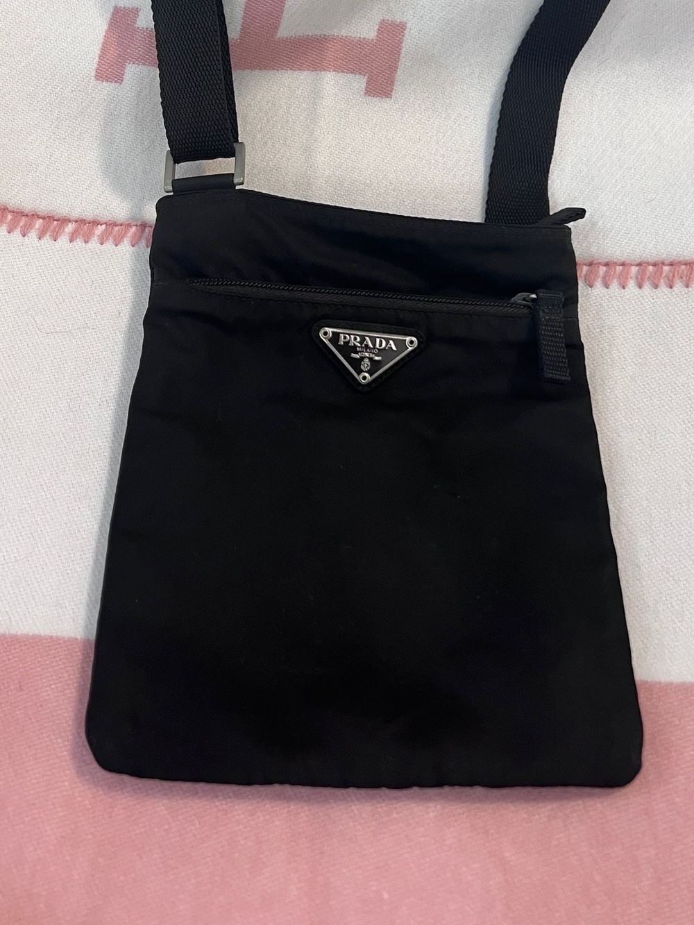 Prada🌟Black Nylon Small Crossbody Bag! Offers? - Picture 2 of 12